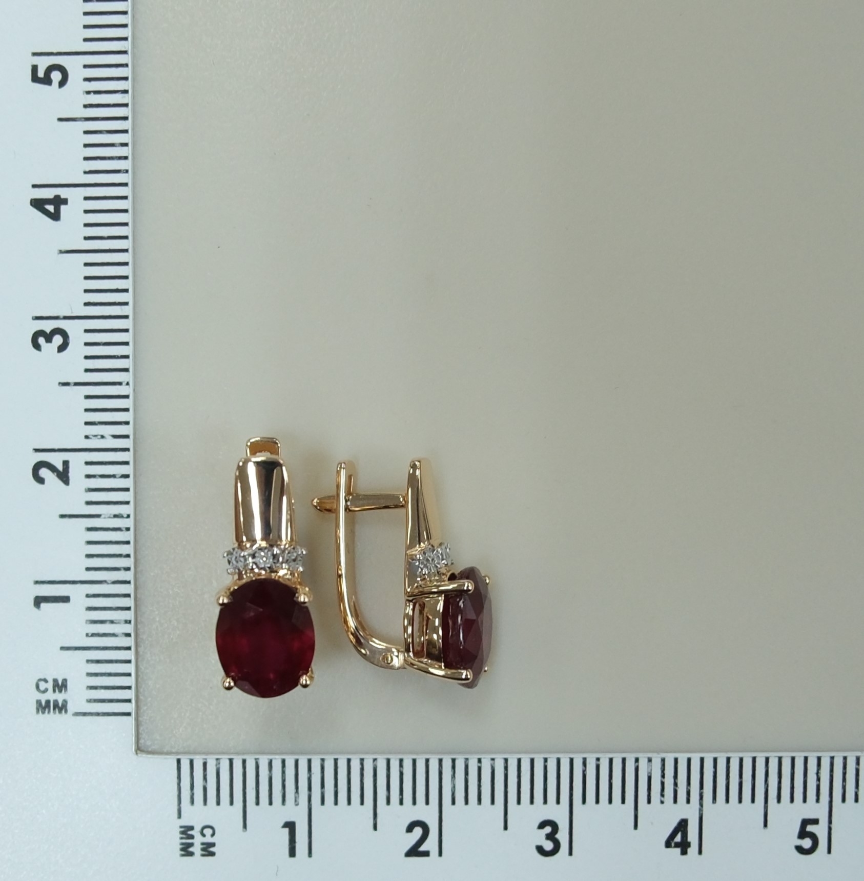 Серьги из золота с рубинами